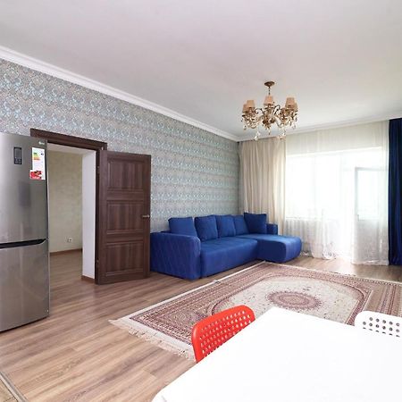 Квартира В Самом Центре Столицы Казахстана Appartement Astana Buitenkant foto