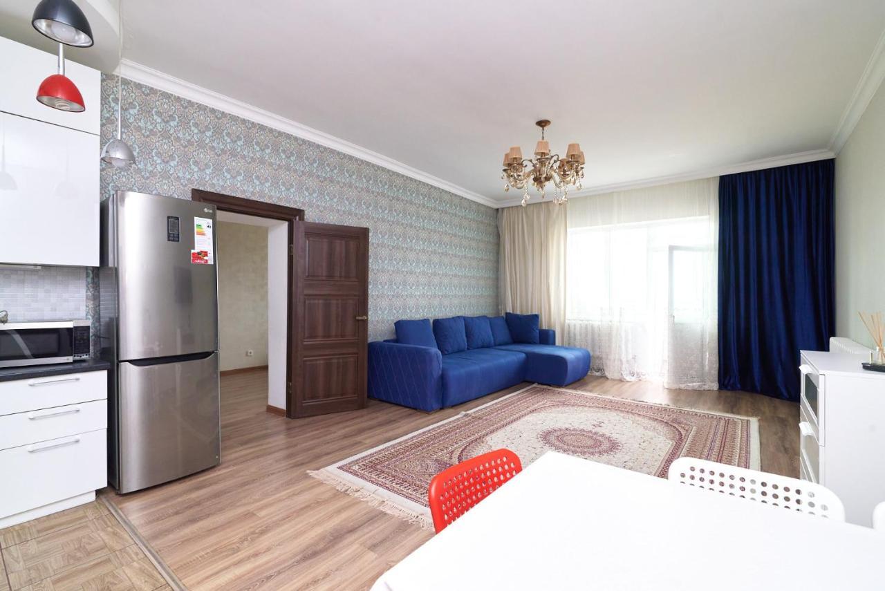Квартира В Самом Центре Столицы Казахстана Appartement Astana Buitenkant foto