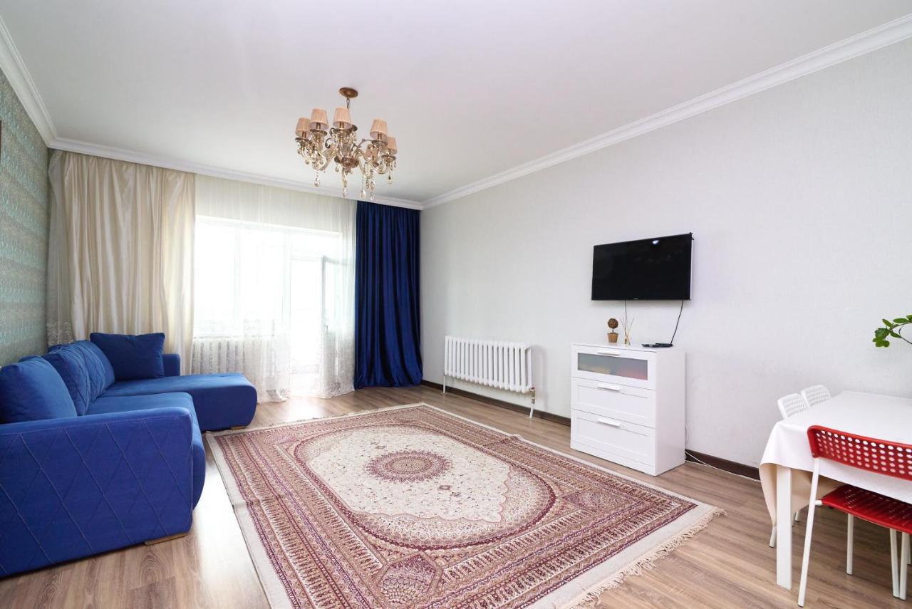 Квартира В Самом Центре Столицы Казахстана Appartement Astana Buitenkant foto