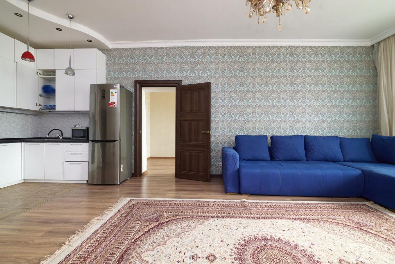 Квартира В Самом Центре Столицы Казахстана Appartement Astana Buitenkant foto